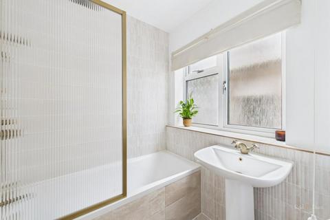 2 bedroom flat for sale, South Cliff, Eastbourne BN20