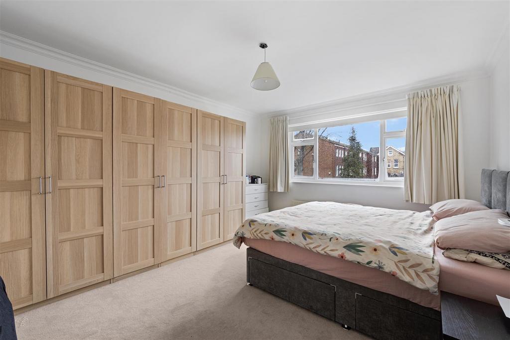 Lyndhurst Court 10 14675 27 01 26-017.jpg