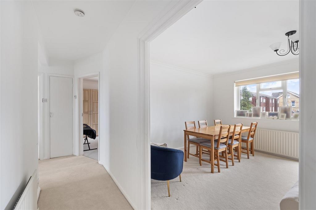 Lyndhurst Court 10 14675 27 01 26-007.jpg