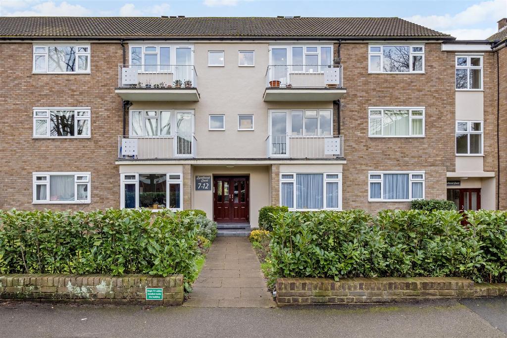 Lyndhurst Court 10 14675 27 01 26-001.jpg