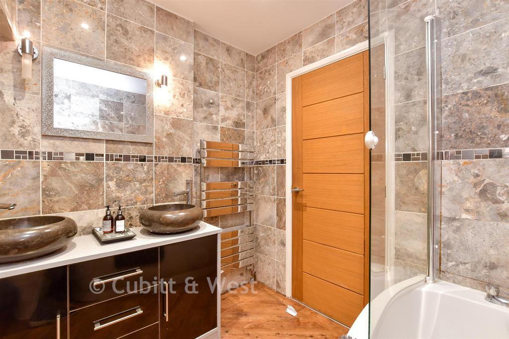 En-Suite Bathroom