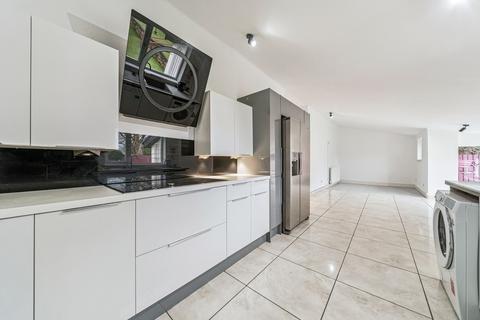 undefined, Ayr Road, Newton Mearns, G77