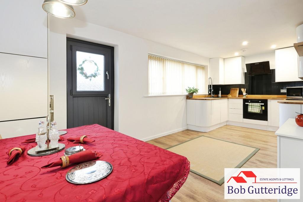 Fitted kitchen / dining room