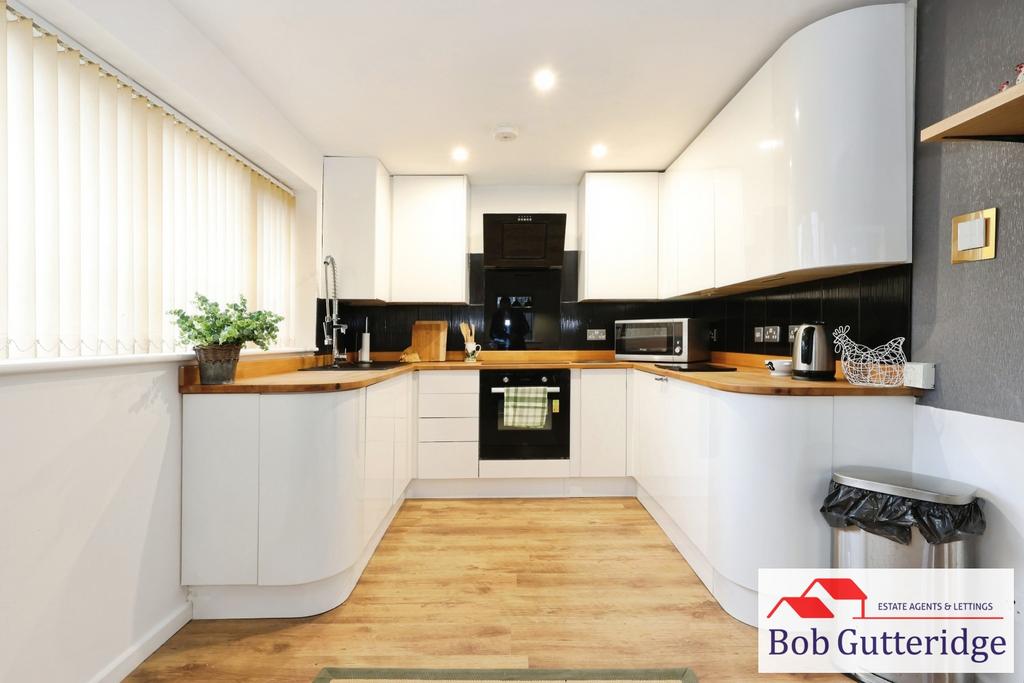 Fitted kitchen / dining room