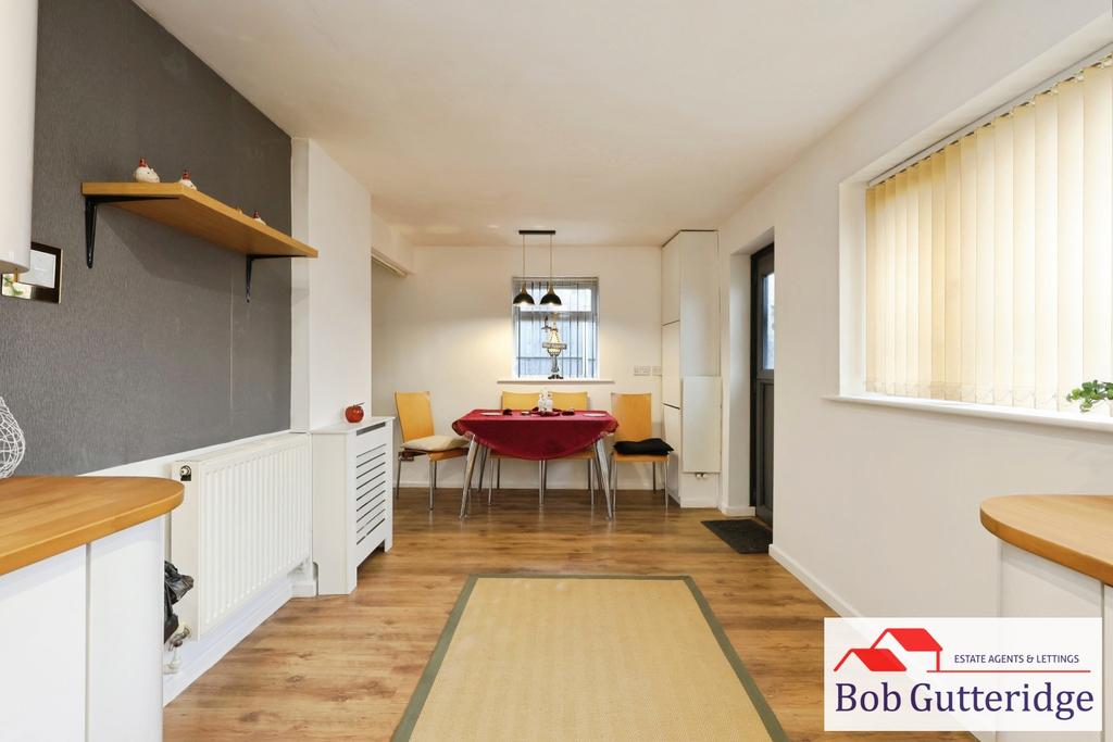 Fitted kitchen / dining room