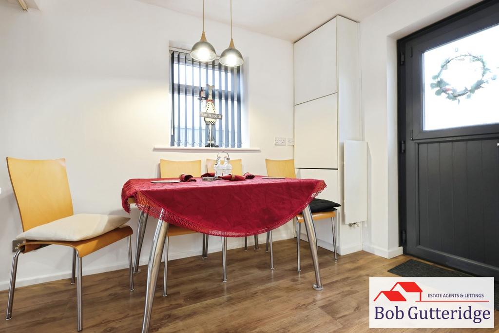 Fitted kitchen / dining room