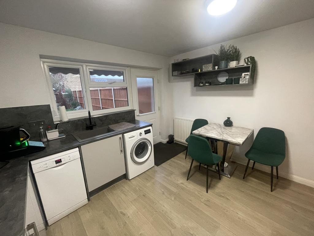 Kitchen 1.jpeg