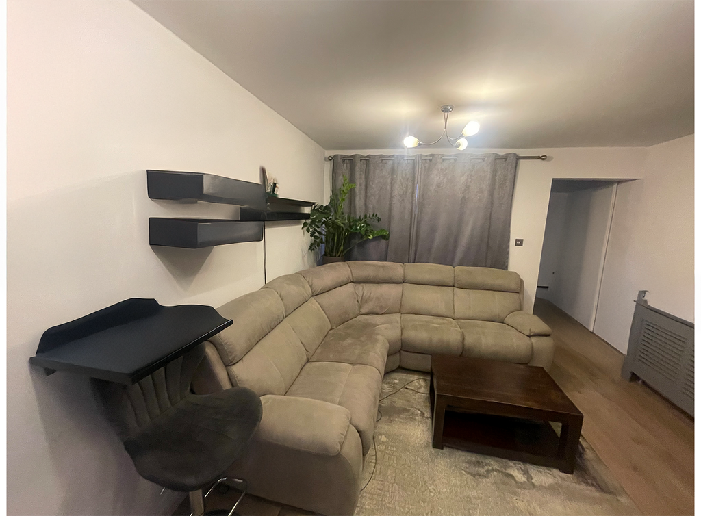 Lounge 1 of 1