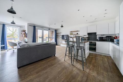 1 bedroom flat for sale, Lion Court,  Isleworth,  TW7