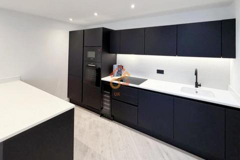 2 bedroom flat to rent, Vista River Tower, 1 Trinity Way, Manchester M3