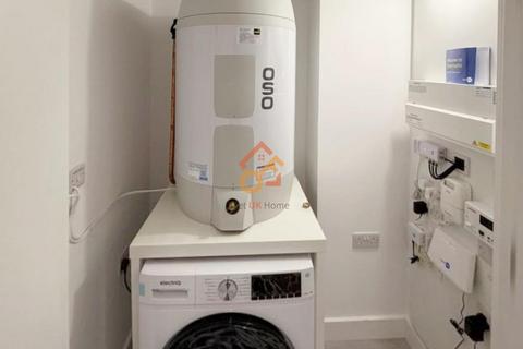 2 bedroom flat to rent, Vista River Tower, 1 Trinity Way, Manchester M3