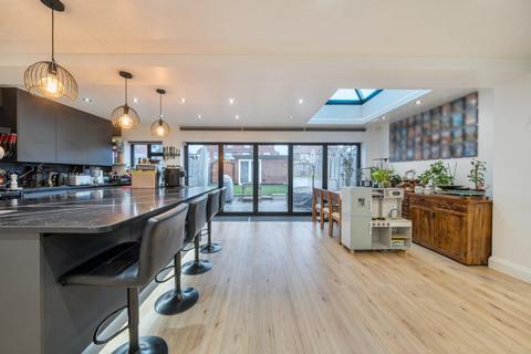 undefined, Howard Close, Acton, W3
