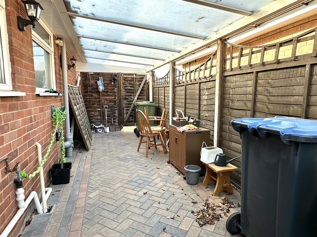 Covered car port