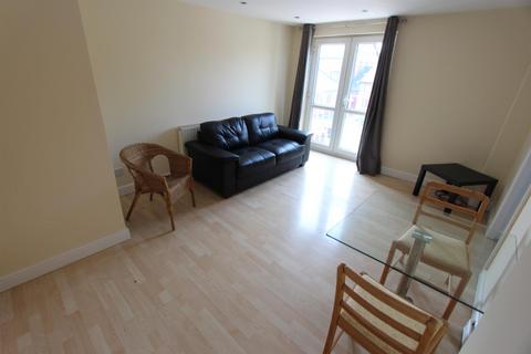 2 bedroom flat to rent, Greenside Street, Manchester