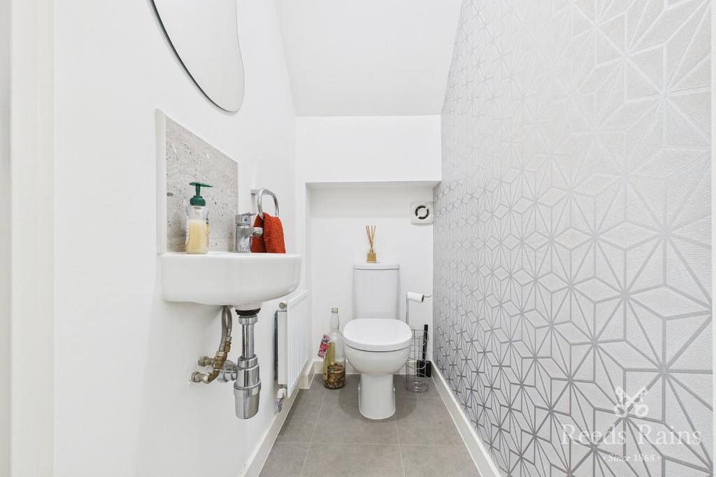 Cloakroom/WC