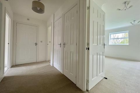 2 bedroom apartment for sale, Newlands Close, Hagley
