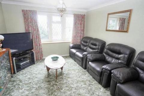 3 bedroom end of terrace house to rent, Edmunds Close, High Wycombe HP12