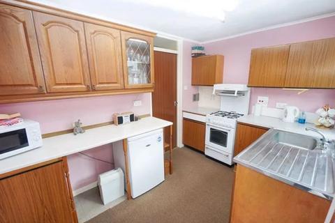 3 bedroom end of terrace house to rent, Edmunds Close, High Wycombe HP12