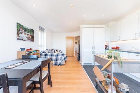 2 bedroom apartment for sale, Miles Road, London N8