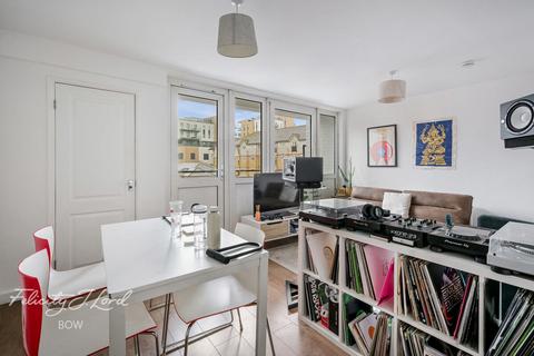 3 bedroom flat for sale, Bow Common Lane, London