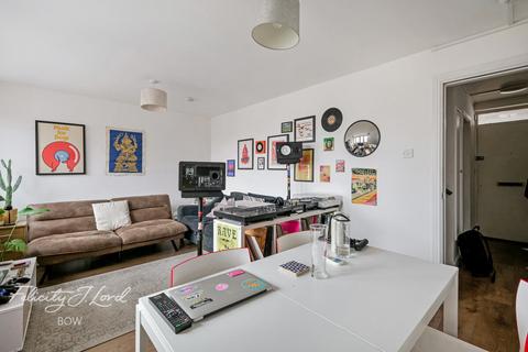 3 bedroom flat for sale, Bow Common Lane, London