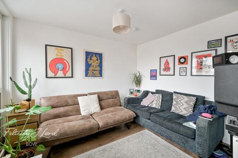 3 bedroom flat for sale, Bow Common Lane, London