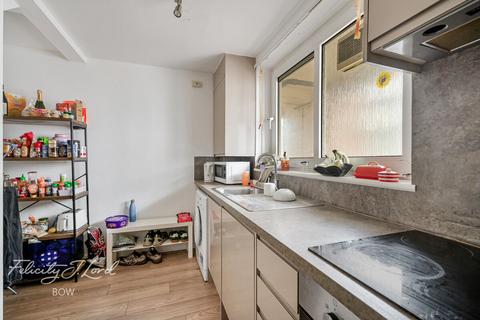 3 bedroom flat for sale, Bow Common Lane, London