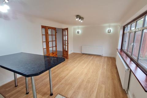 3 bedroom detached house to rent, Edgware Way, Edgware, HA8