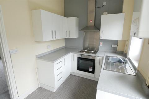 1 bedroom end of terrace house to rent, Lords Buildings, Morley