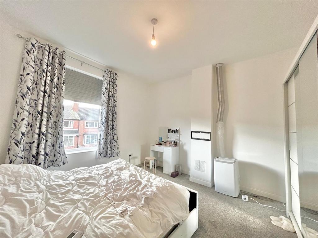 Bedroom 1.jpg