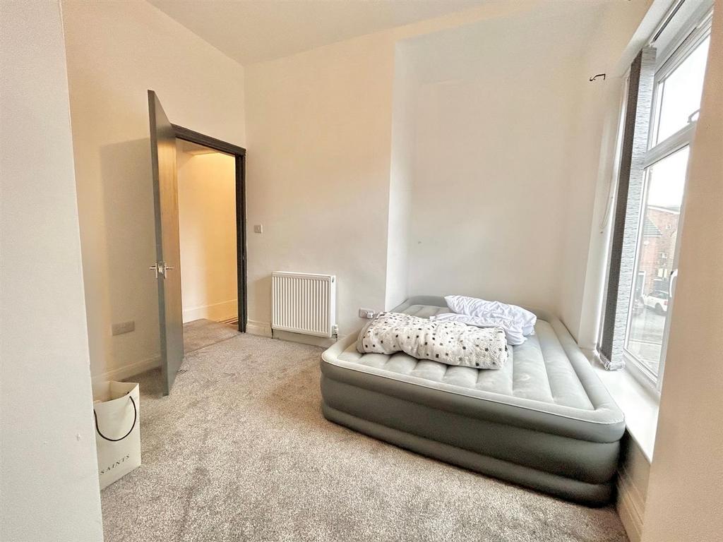 Bedroom 2(2).jpg