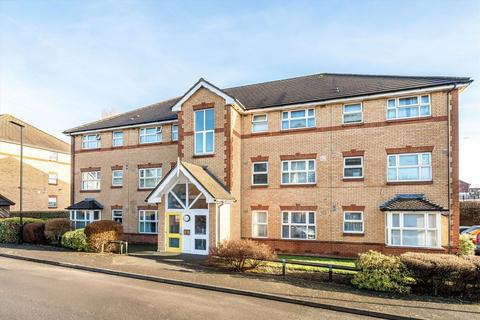 2 bedroom flat to rent, Taylor Close, Hounslow TW3