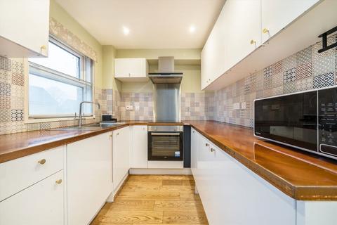 2 bedroom flat to rent, Taylor Close, Hounslow TW3