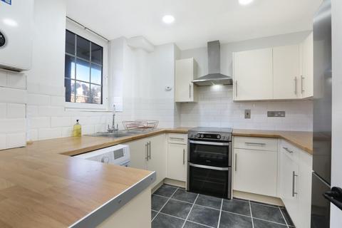 2 bedroom flat for sale, Peckham Road, London, SE5