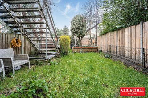 1 bedroom ground floor flat for sale, Hollybush Hill, Wanstead