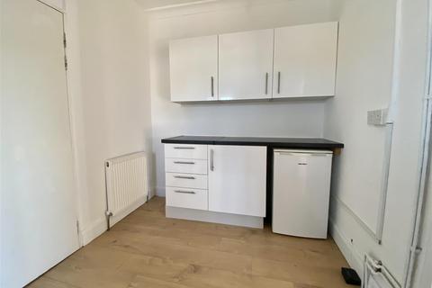 Studio to rent, Eastern Esplanade, Southend-on-Sea