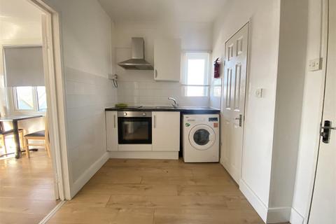Studio to rent, Eastern Esplanade, Southend-on-Sea