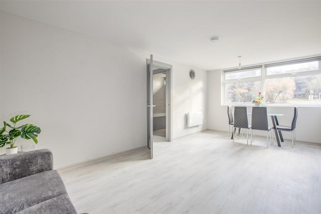 193 - 209 Chairborough Road, HP12 3 UL (2 BED)-15.j