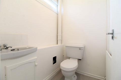 3 bedroom terraced house to rent, Gayrigg Court, Chilwell, Nottingham, NG9 5ND