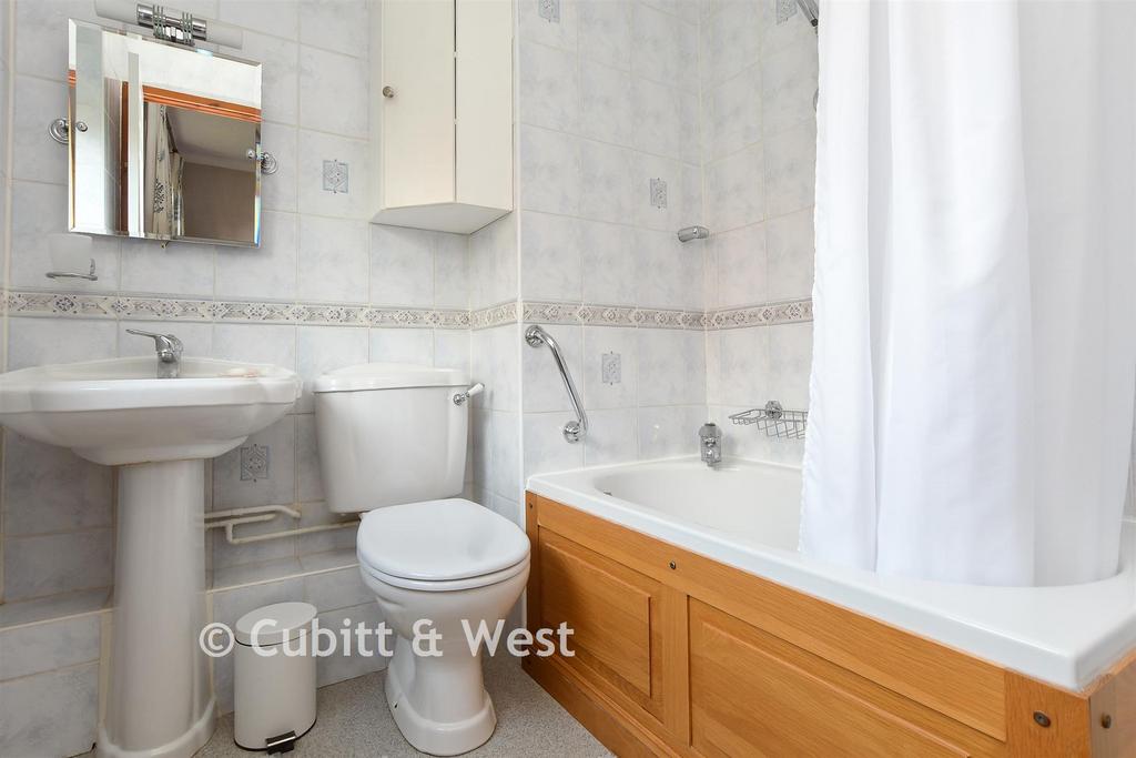 En-Suite Bathroom