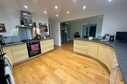 5 bedroom detached house to rent, Brook Way, Ruskington, NG34