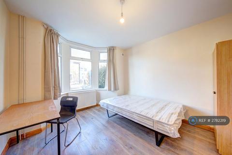 undefined, Villiers Road, Kingston Upon Thames, KT1