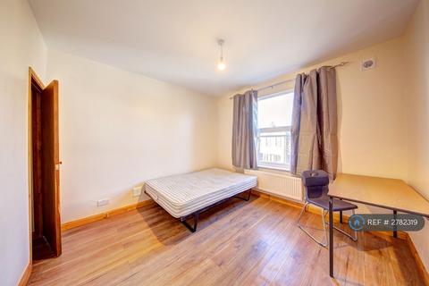 undefined, Villiers Road, Kingston Upon Thames, KT1