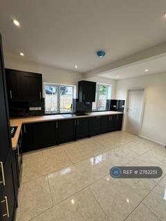 3 bedroom bungalow to rent, Newport Road, Newbury, RG14