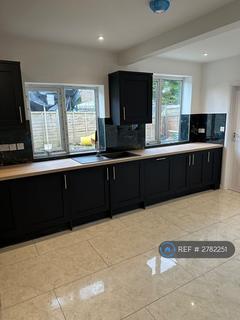 3 bedroom bungalow to rent, Newport Road, Newbury, RG14