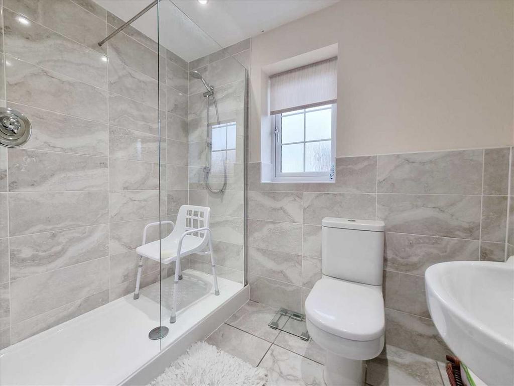 Shower Room: