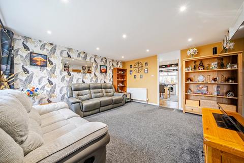 2 bedroom detached bungalow for sale, Edgeworth Drive, Carterton, Oxfordshire, OX18