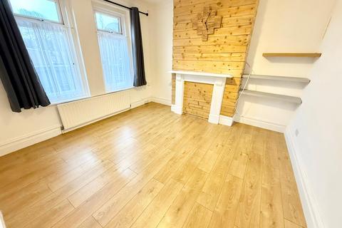 2 bedroom flat to rent, Christchurch Road, Bournemouth BH7