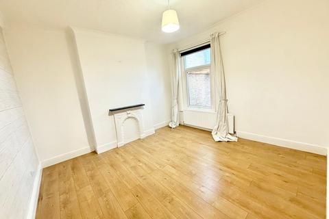 2 bedroom flat to rent, Christchurch Road, Bournemouth BH7