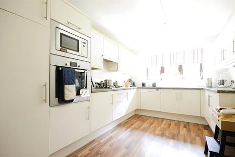 5 bedroom detached house to rent, The Burlings, Ascot, SL5